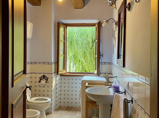 Sambuco Di Sopra * Fratticciola Selvatica